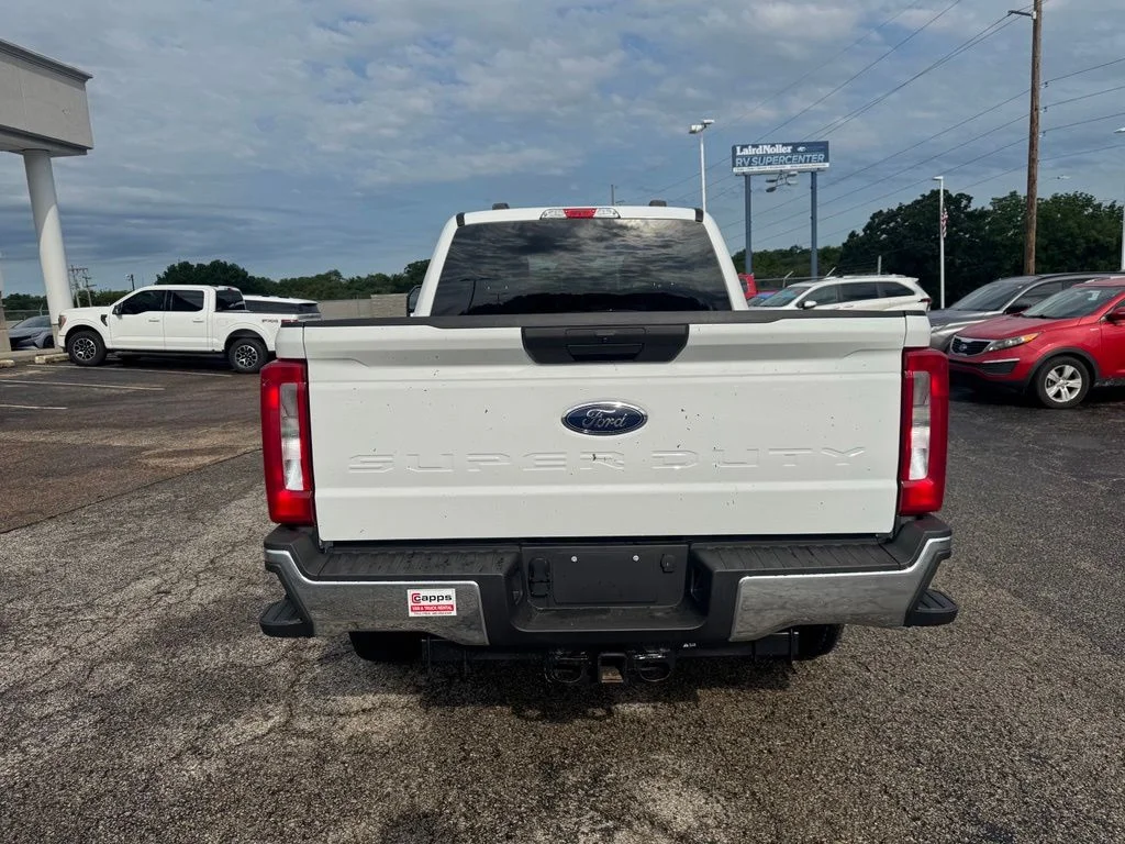 Used 2025 Oxford White Ford XLT image 6