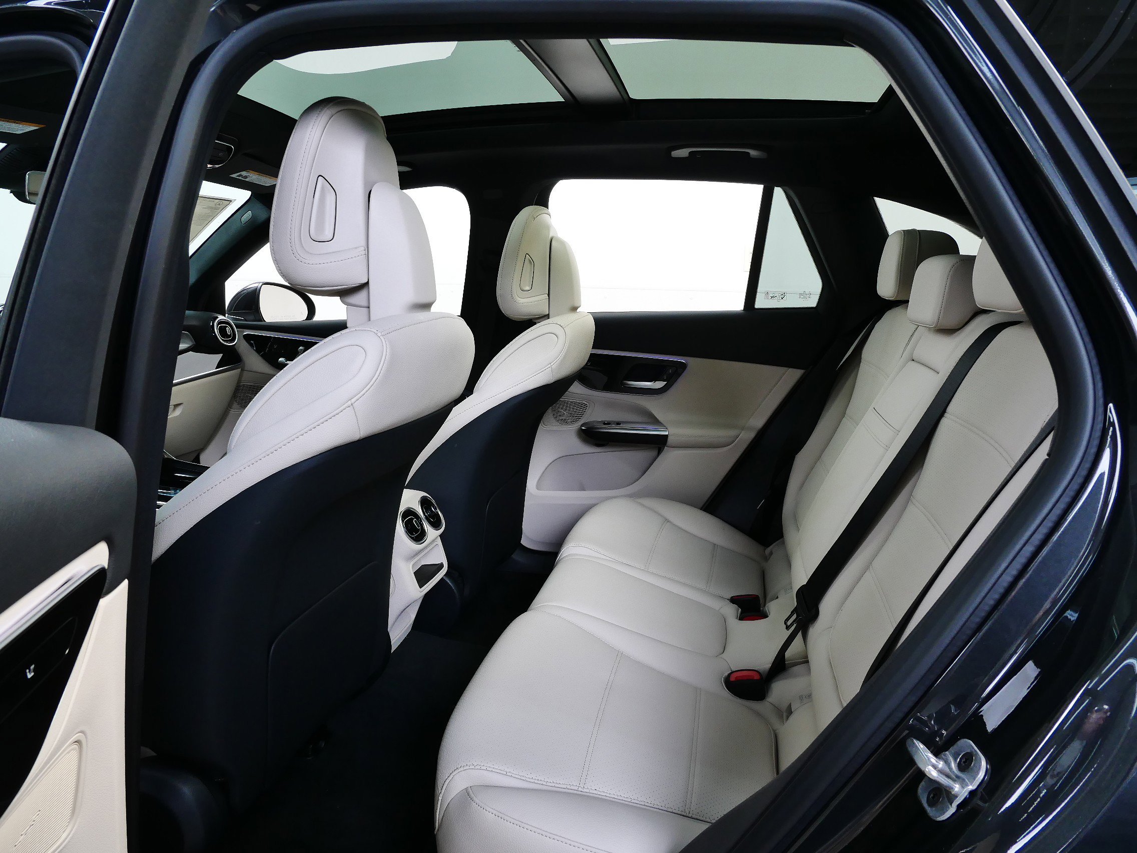 New 2026 Graphite Grey Metallic Mercedes-Benz GLC 300 image 8