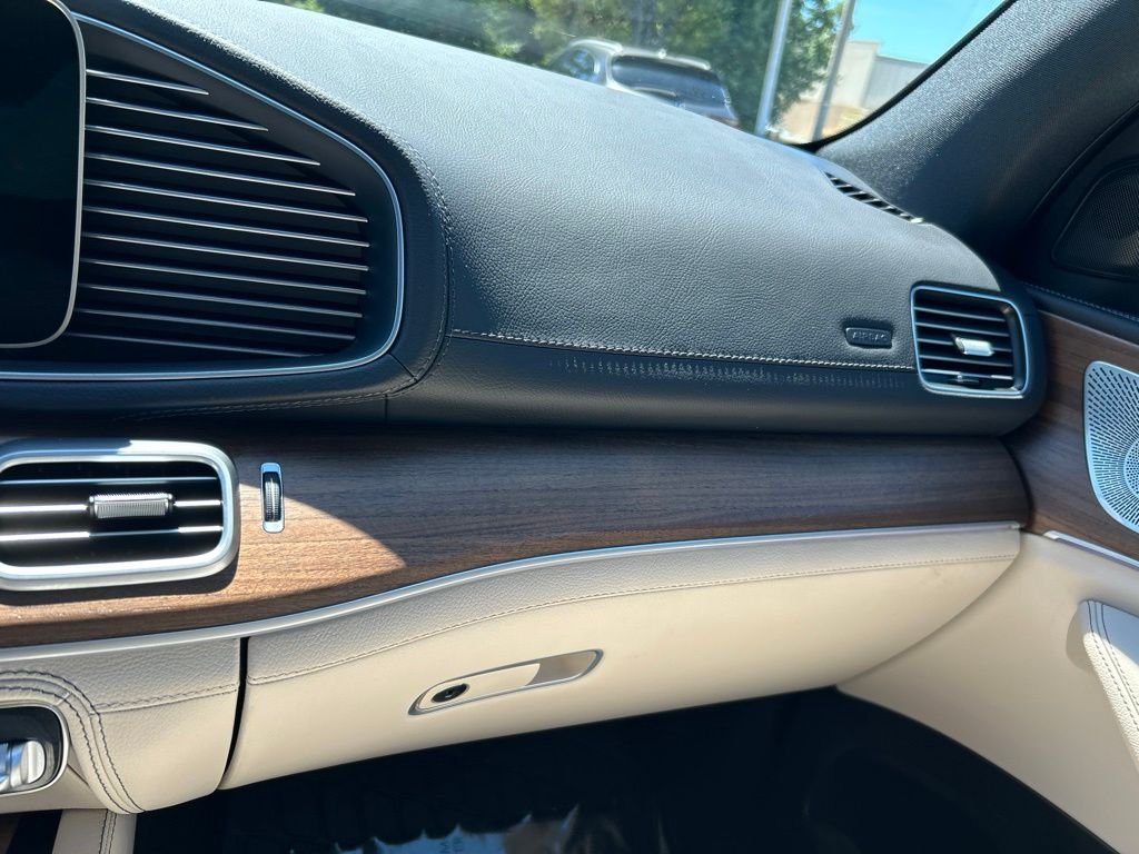 Used 2025  Mercedes-Benz GLS 580 image 30