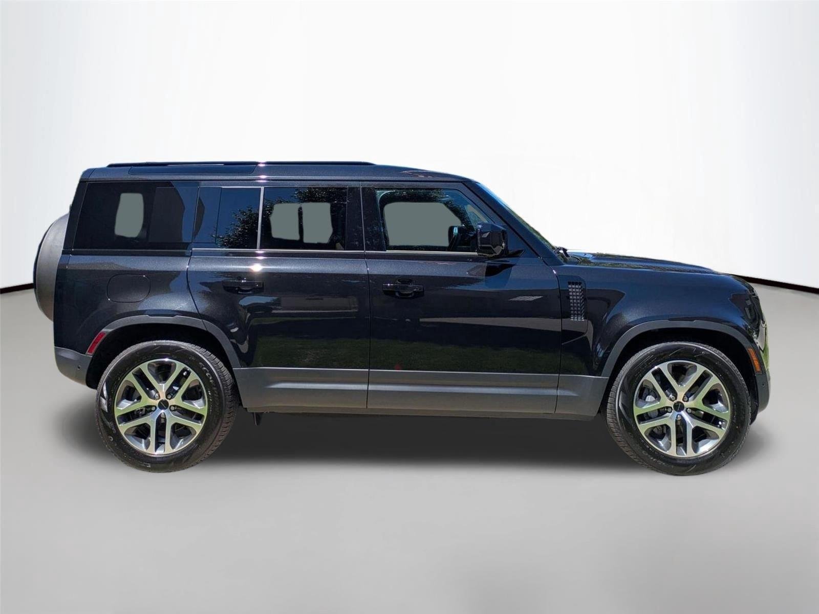 Used 2026 Santorini Black Metallic Land Rover S image 4