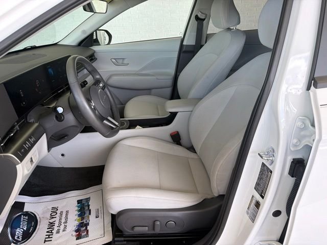 Used 2025 White Hyundai SEL image 13