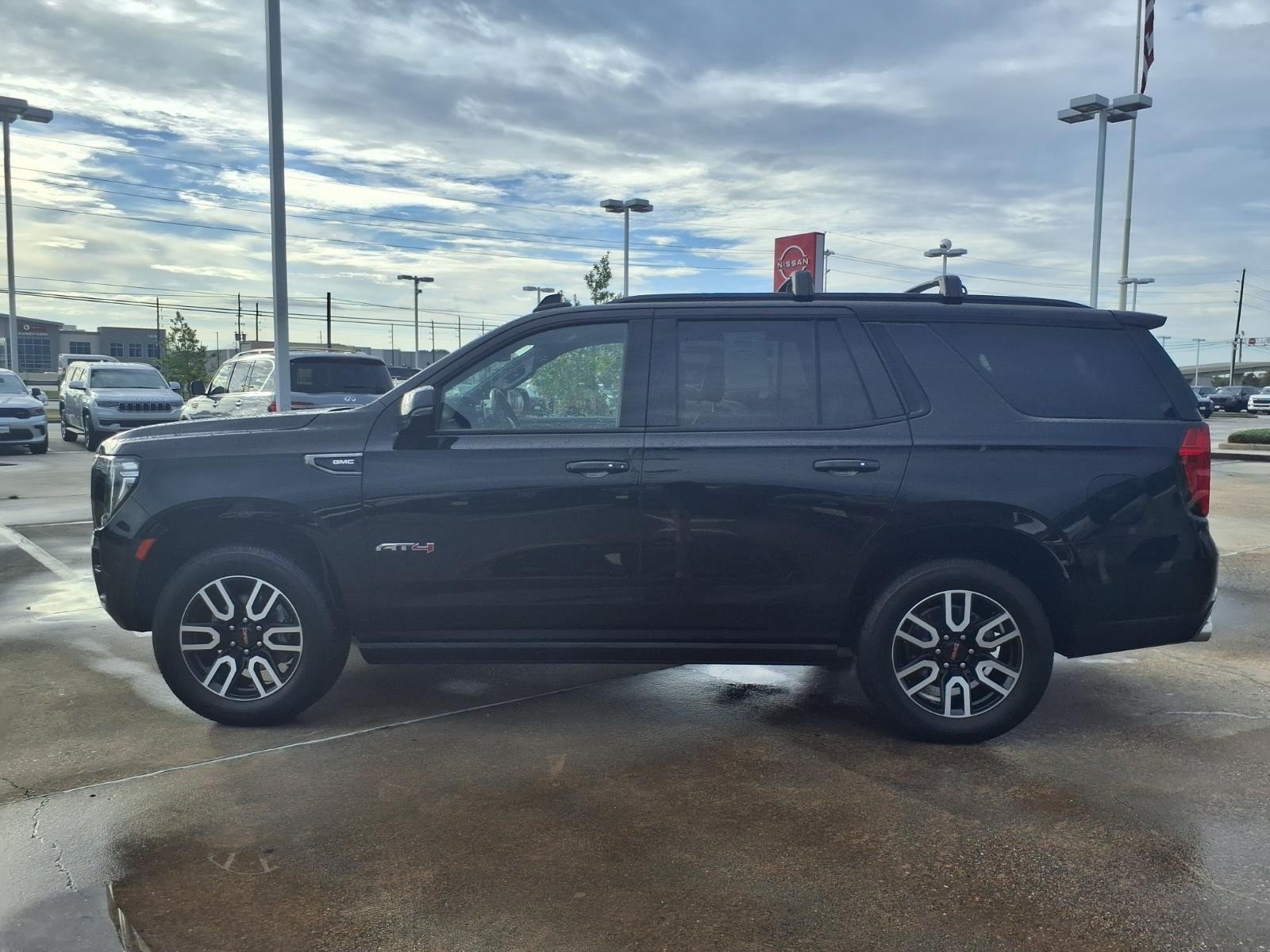 2022 GMC Yukon photo 10 of 28