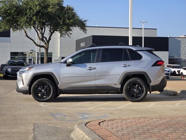 Used 2025 Silver Sky Metallic Toyota XLE image 4