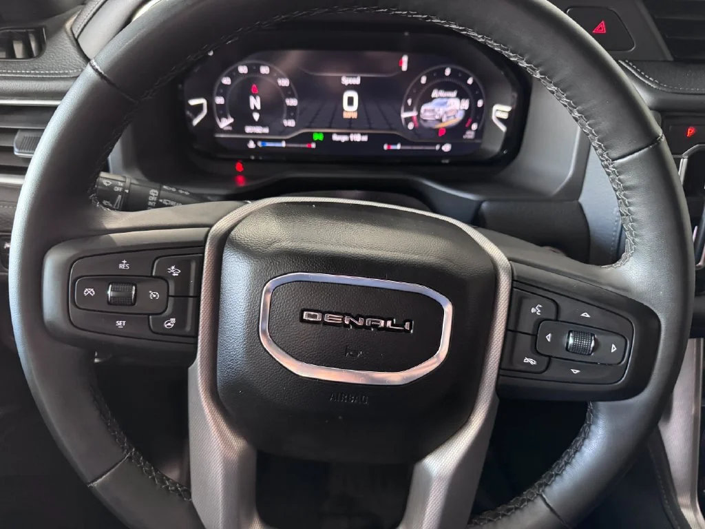 2024 GMC Yukon Denali - Photo 17