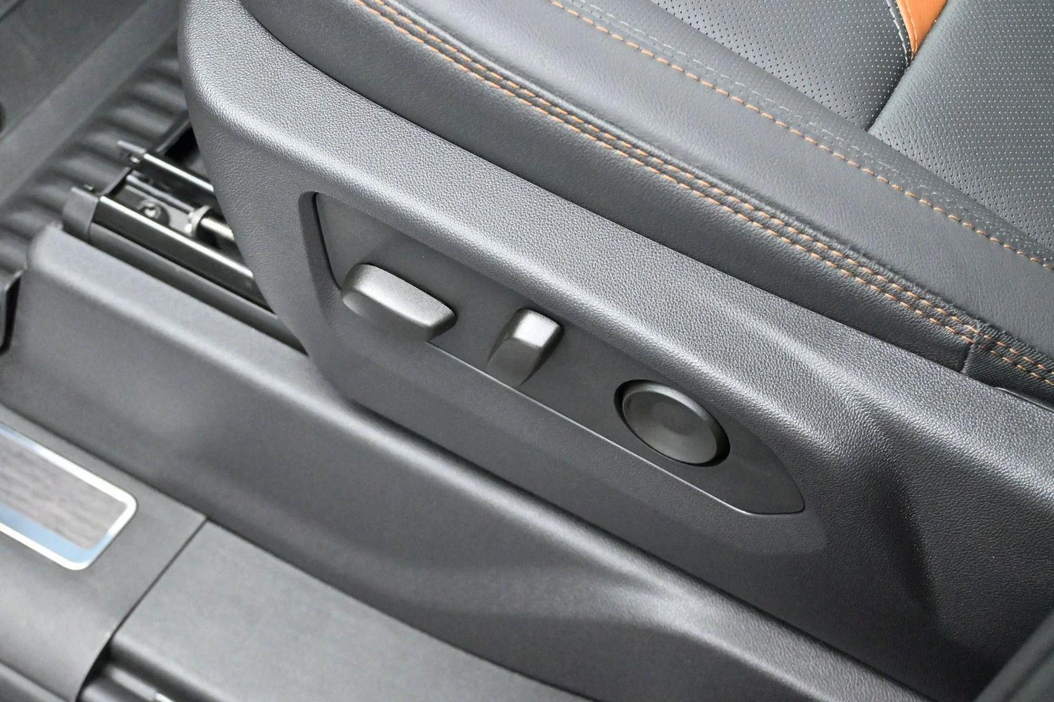 Used 2024 Titanium Rush Metallic GMC AT4 image 15