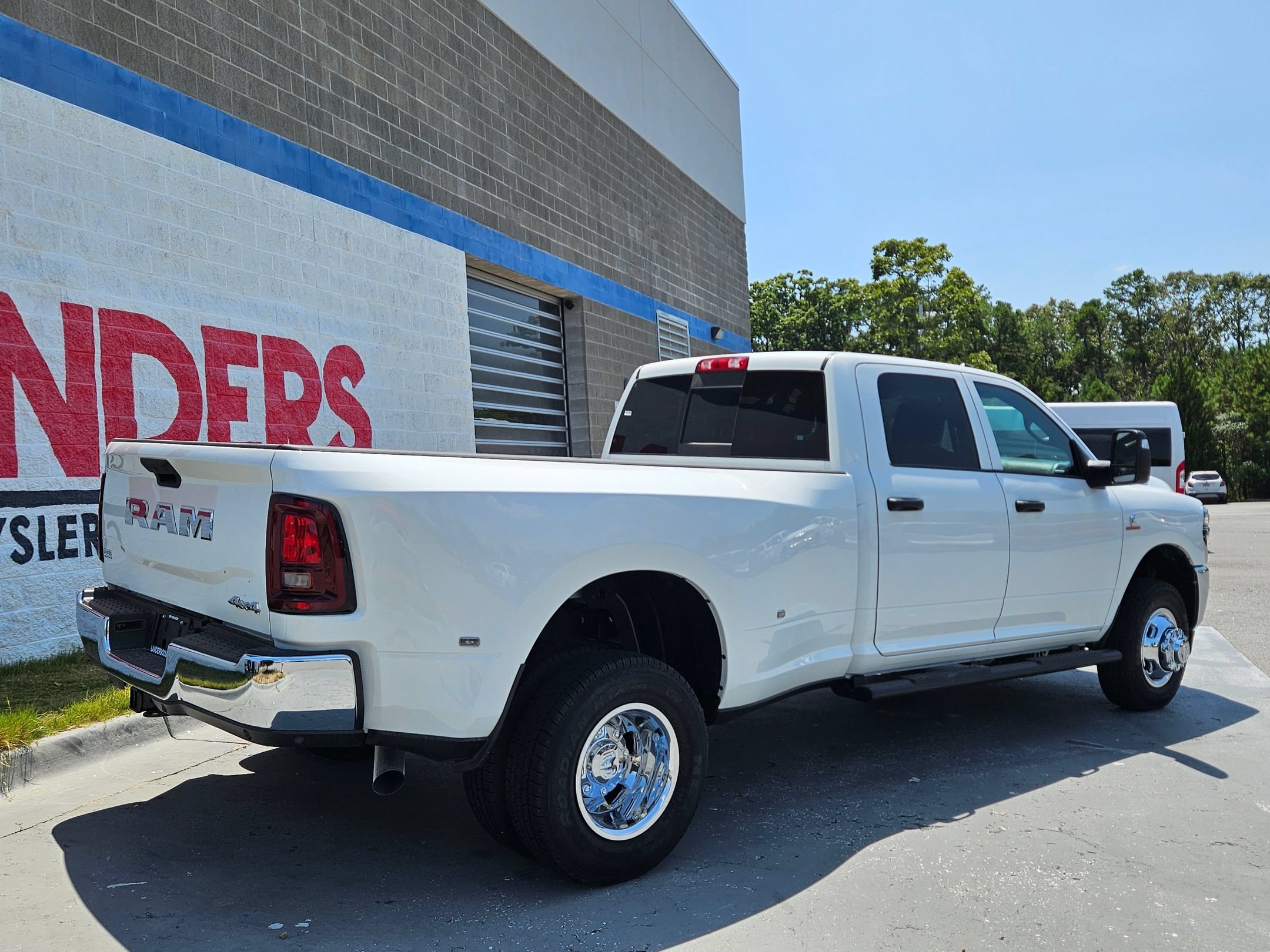 New 2026 Bright White Clear-Coat Exterior Paint RAM Tradesman image 7