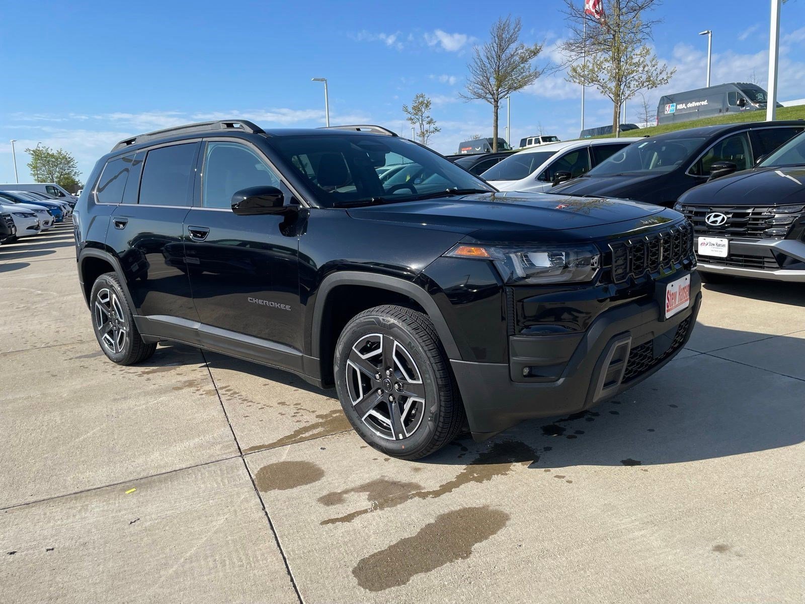 New 2026 Diamond Black Crystal Pearlcoat Jeep Laredo image 7