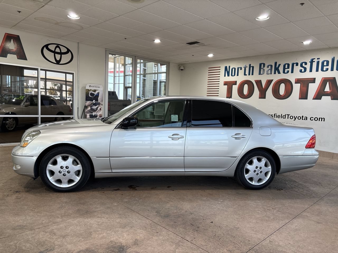 Used 2003 Silver Lexus 430 image 7