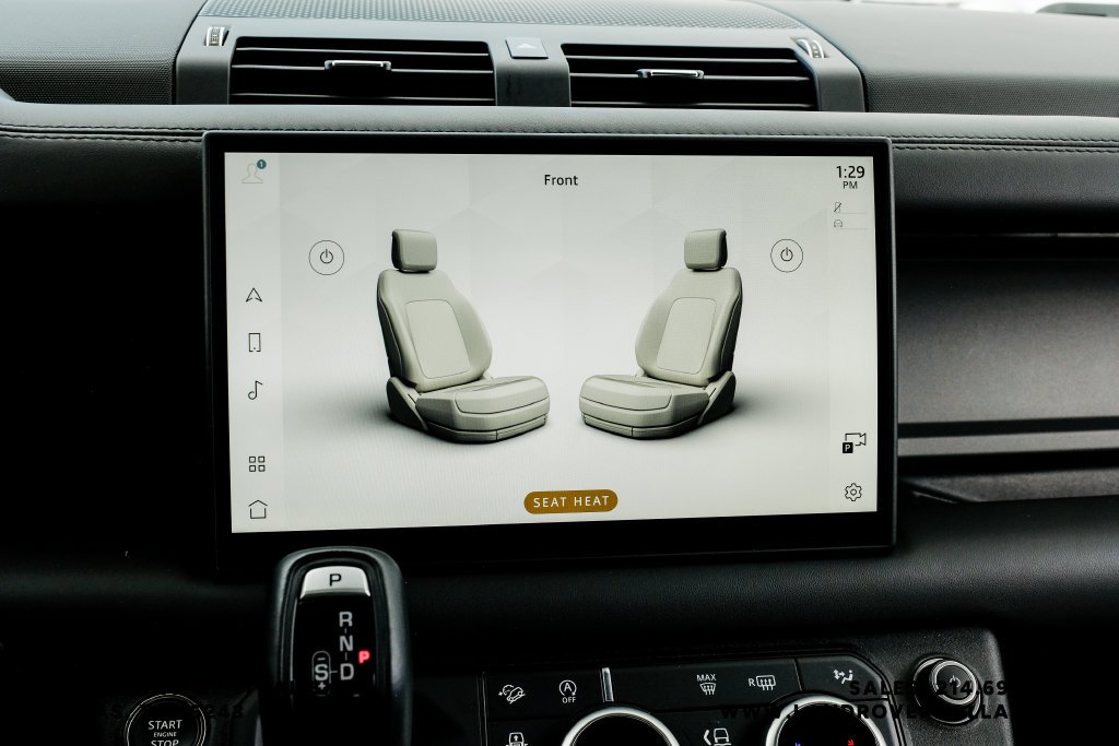 Used 2025 Black Land Rover X-Dynamic SE image 27