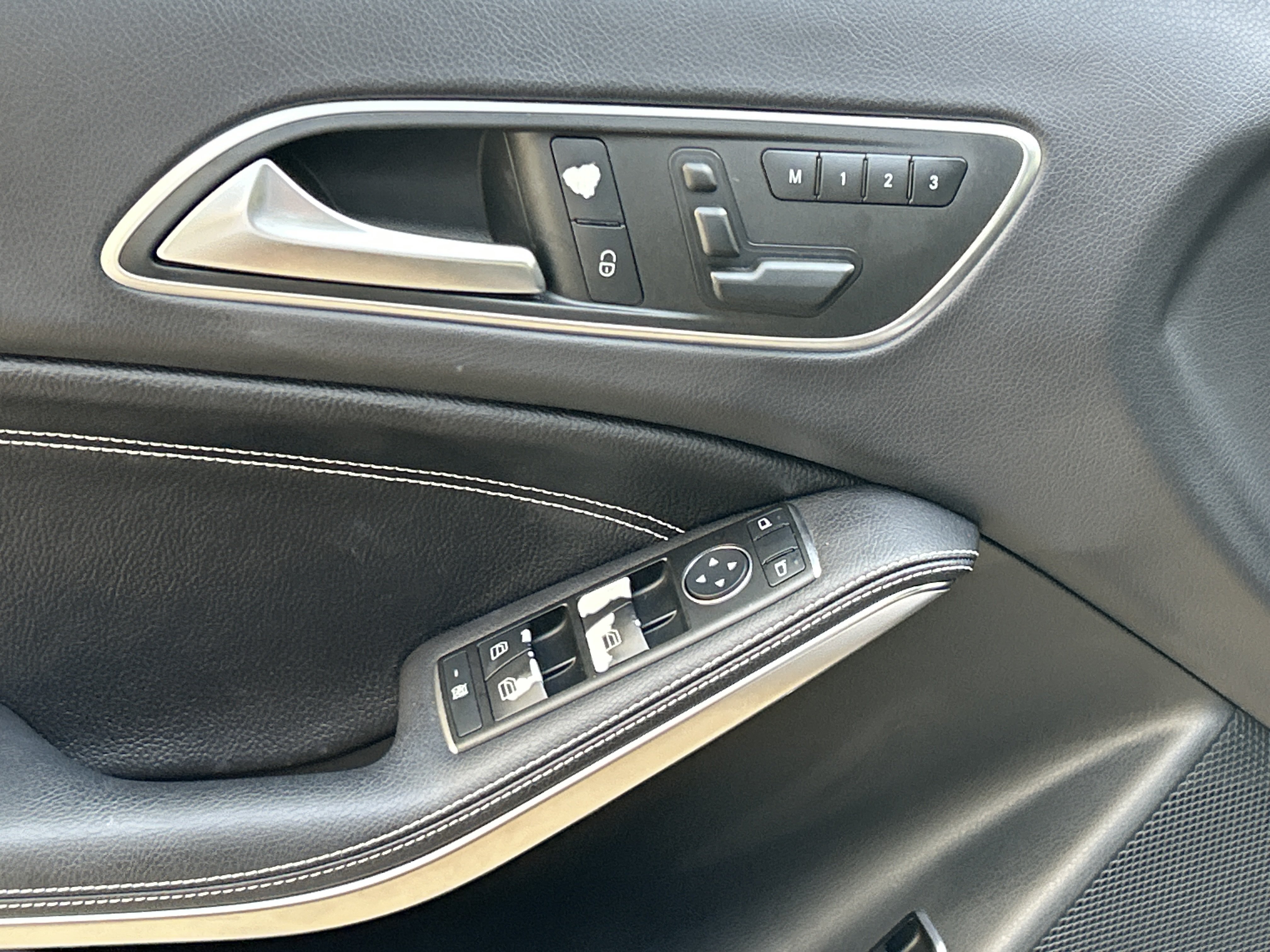Used 2016 Mountain Gray Metallic Mercedes-Benz GLA 250 SUV image 17