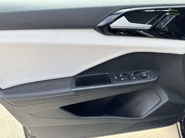 New 2026 Black Volkswagen 1.5T S image 12