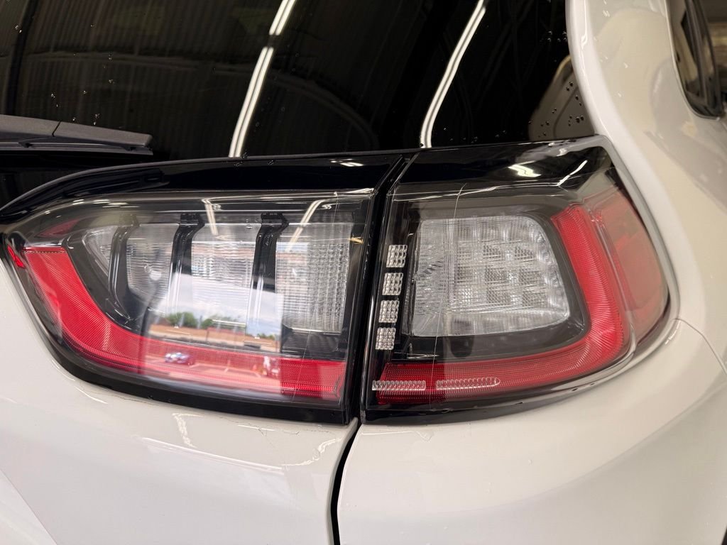 Used 2019 White Jeep  image 5