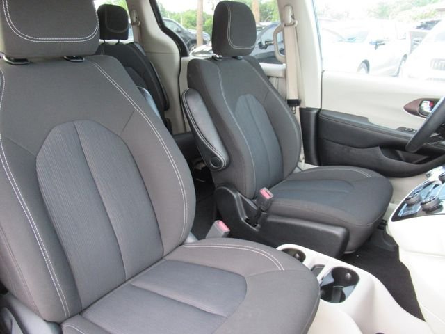Certified Used 2023 Gray Chrysler LX image 9