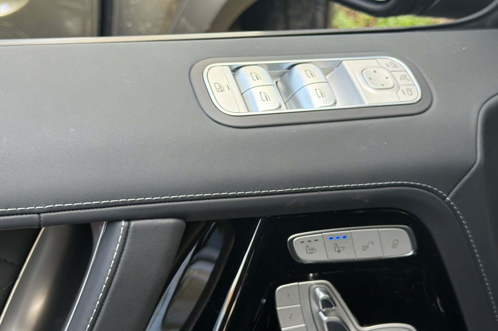 New 2027 MANUFAKTUR Arabian Grey Non- Metallic Mercedes-Benz G 63 AMG® image 24
