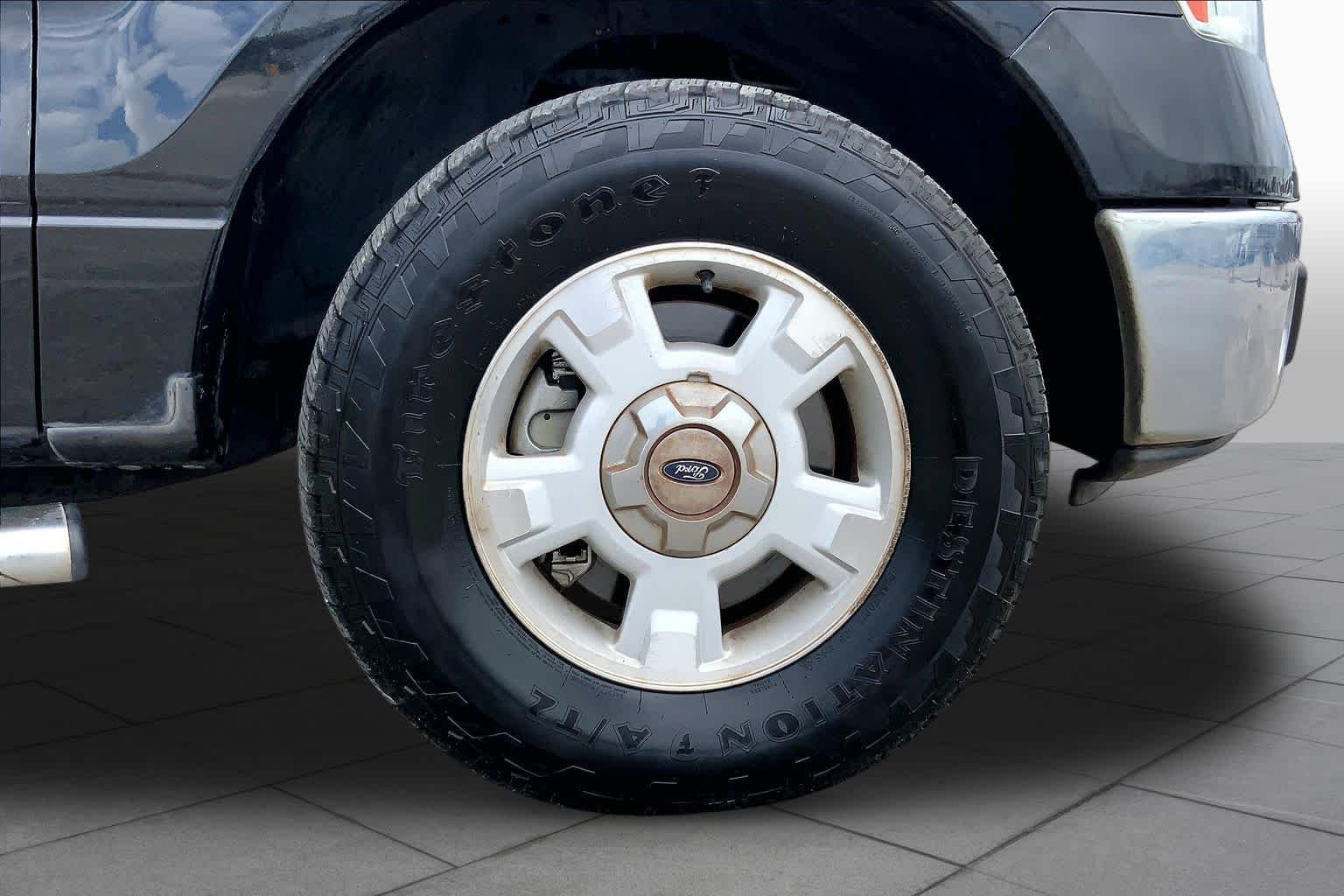 Used 2013 Tuxedo Black Metallic Ford XLT image 11
