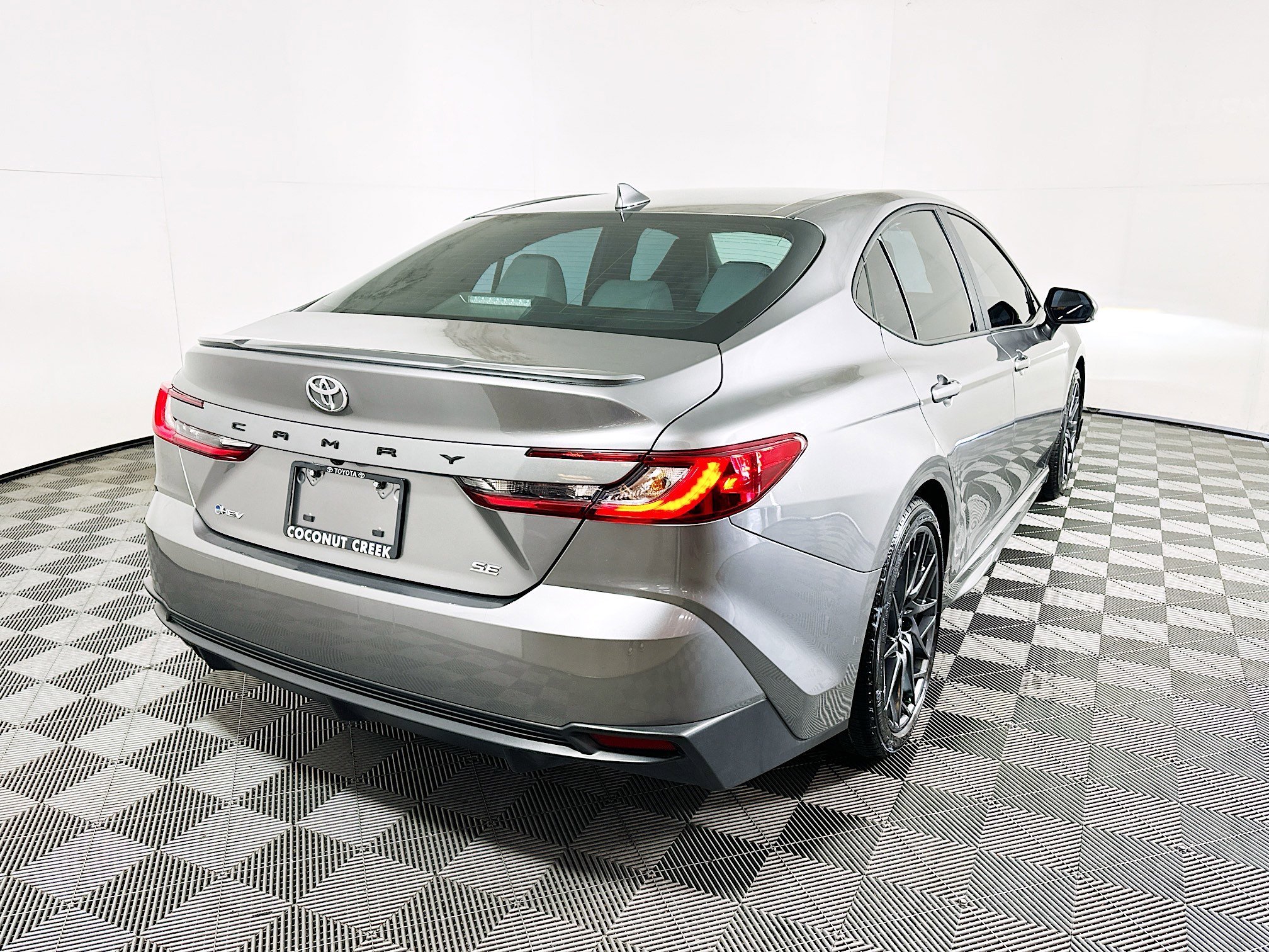 2025 Toyota Camry thumbnail 5