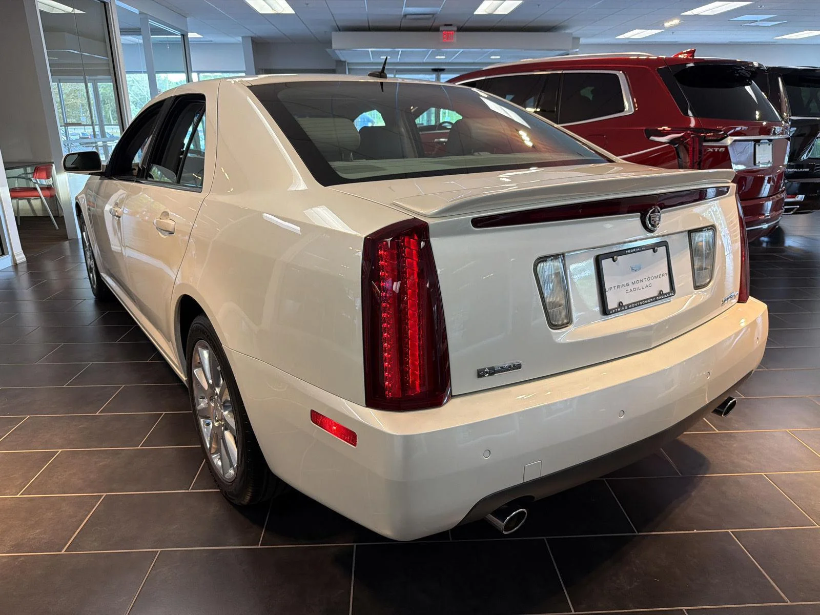 Used 2005 White Diamond Cadillac 4DR SDN V8 image 3