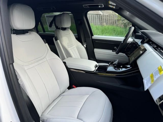 New 2026 Ostuni Pearl White LAND ROVER SE image 20