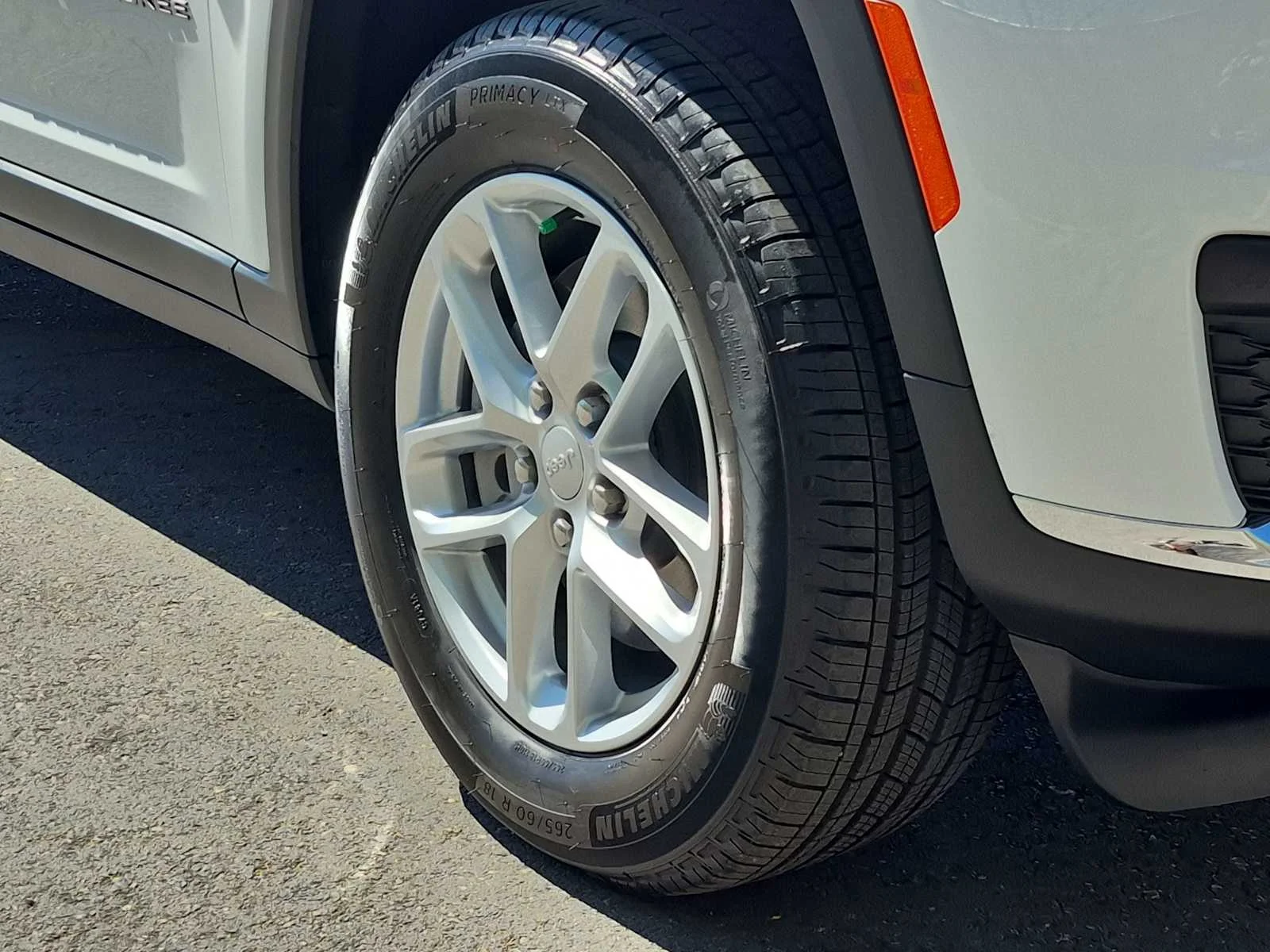 Used 2025 Bright White Clearcoat Jeep Laredo image 12