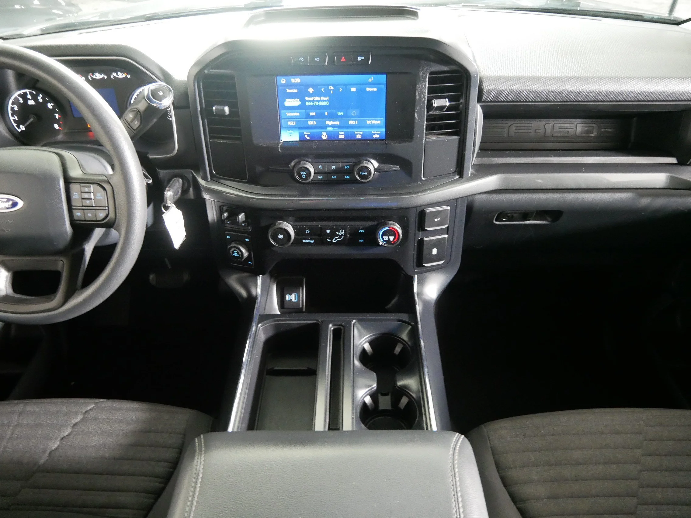 Used 2023 Agate Black Metallic Ford XLT image 10