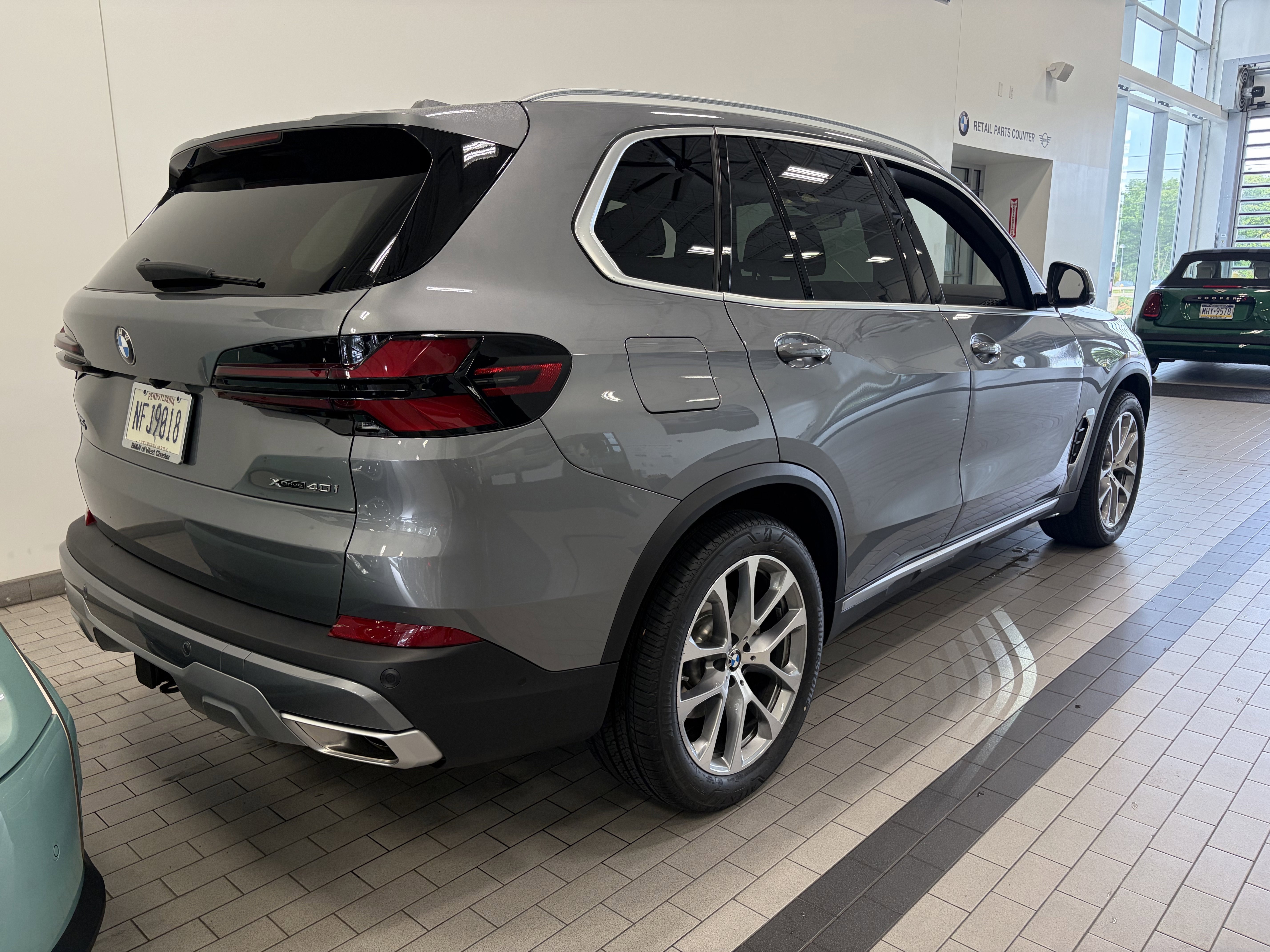 Used 2026 SKYSCRAPER GREY M BMW xDrive40i image 5