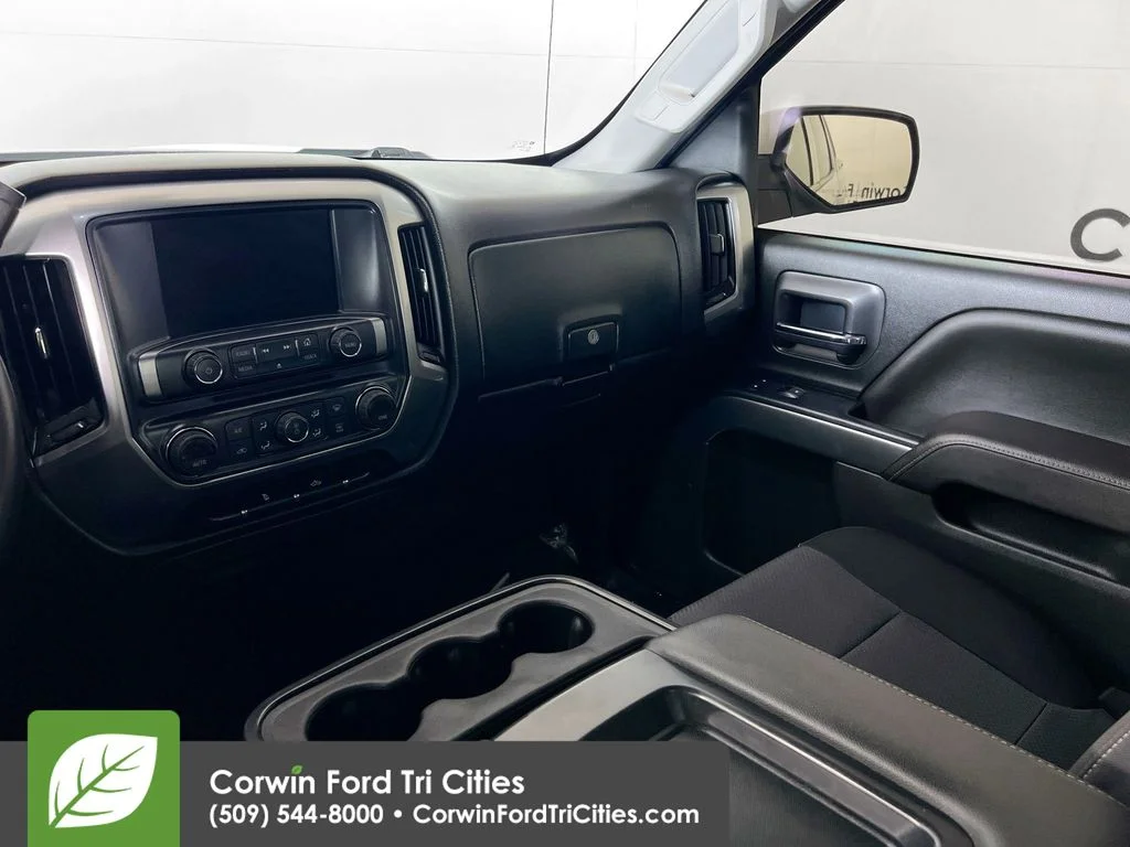 Used 2017 White Chevrolet LT image 23