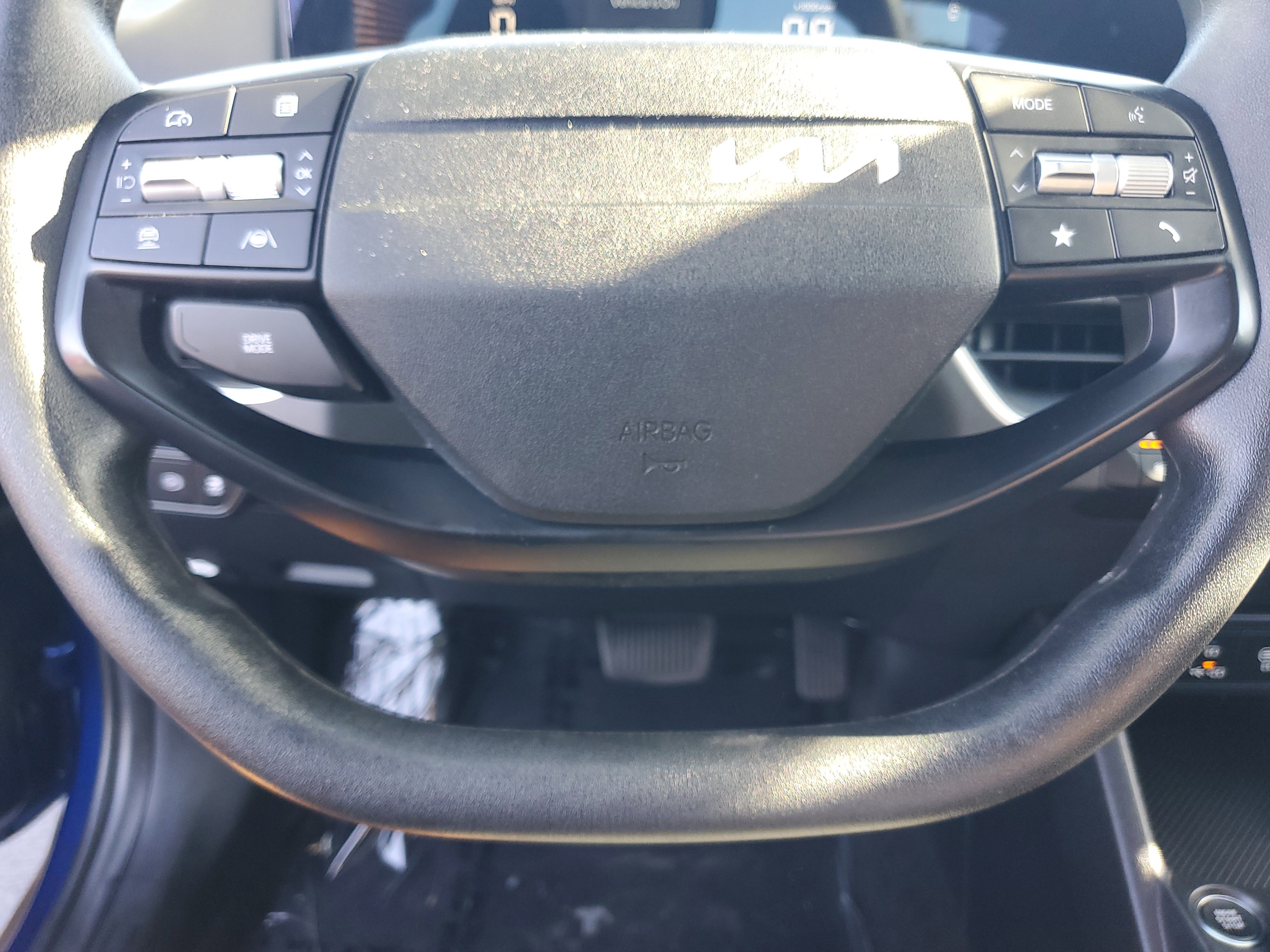 Used 2025 Blue Kia LXS image 22