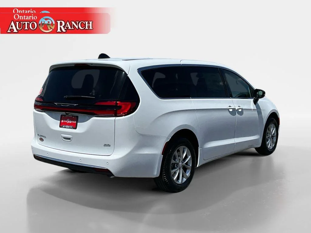 New 2027 Bright White Clearcoat Chrysler Select image 5