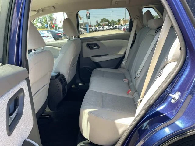 Used 2022 Blue Nissan SV image 8
