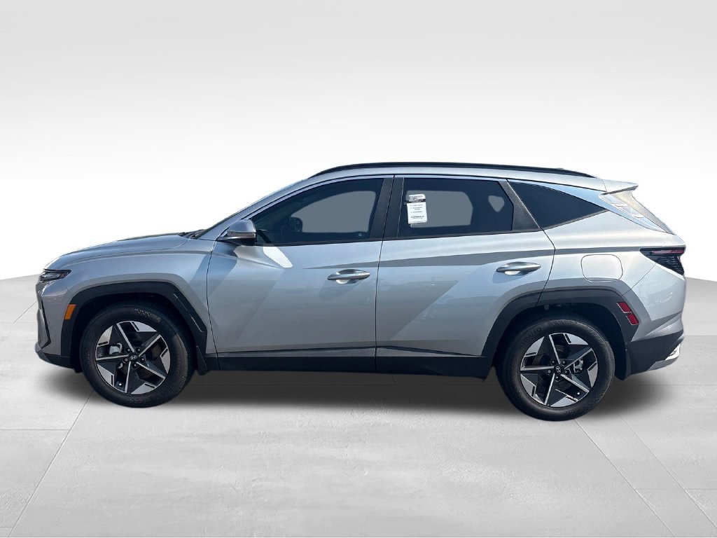 Used 2025 Silver Hyundai SEL Convenience image 2
