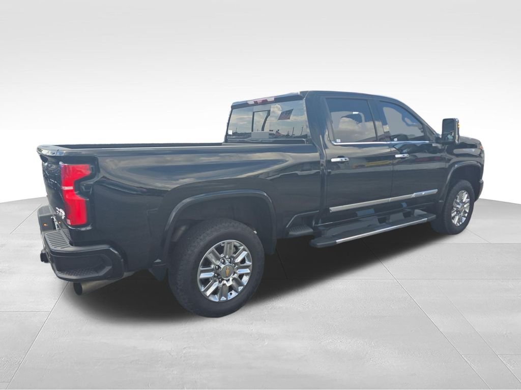 Used 2024 Black Chevrolet High Country image 5