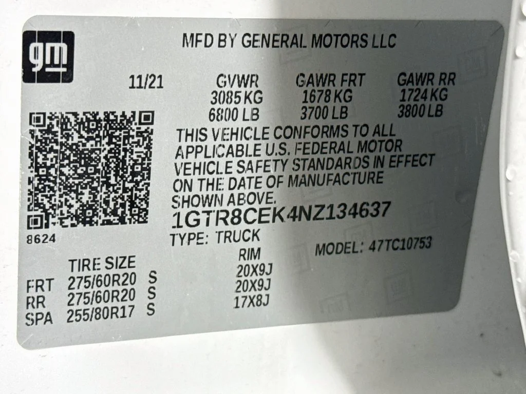 Used 2022 White GMC Elevation image 29