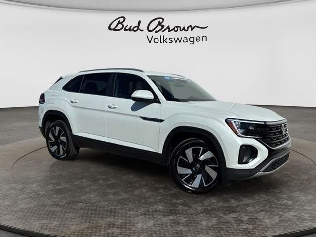 New 2026 Opal White Pearl Volkswagen SE w/Technology image 2
