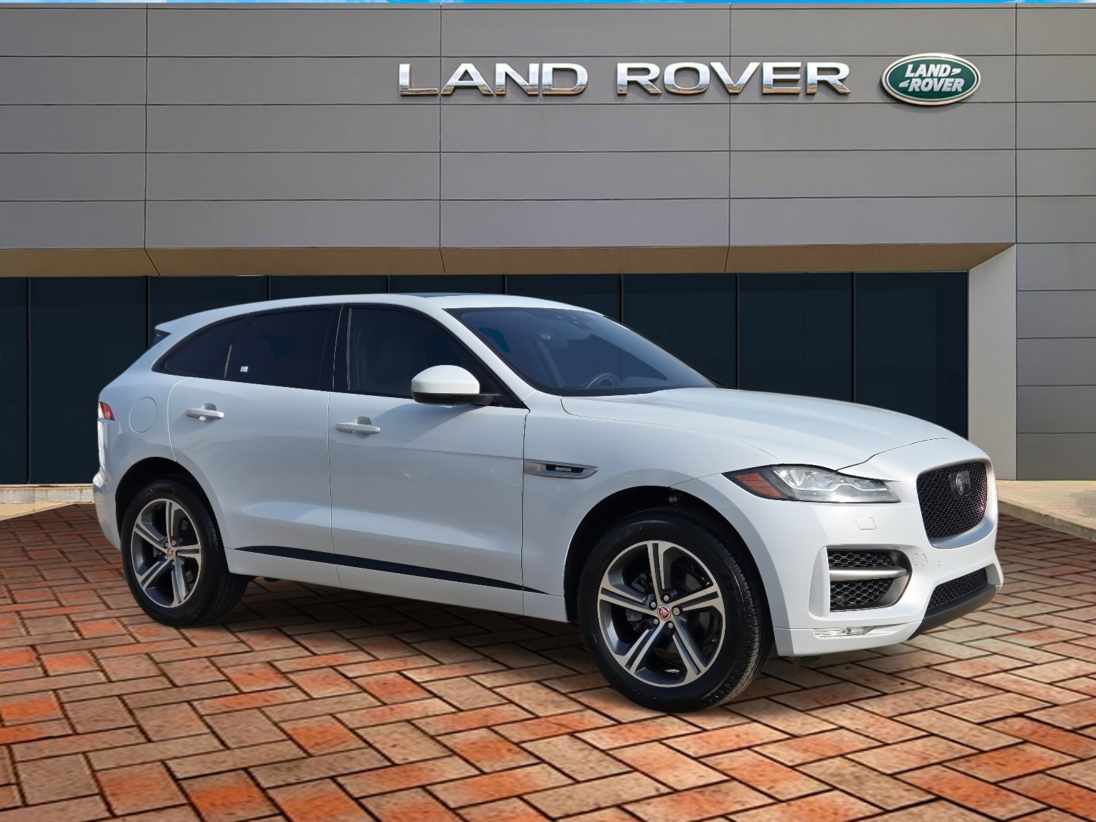 Used 2020 Fuji White Jaguar 25t R-Sport image 3