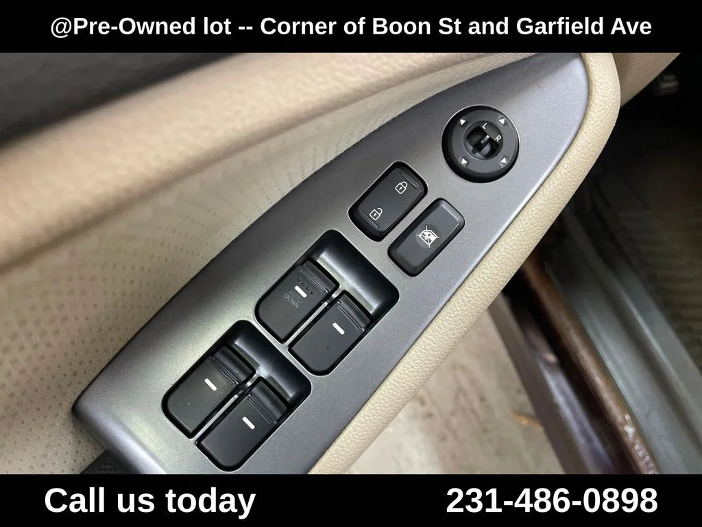 Used 2014 Red Kia LX image 16