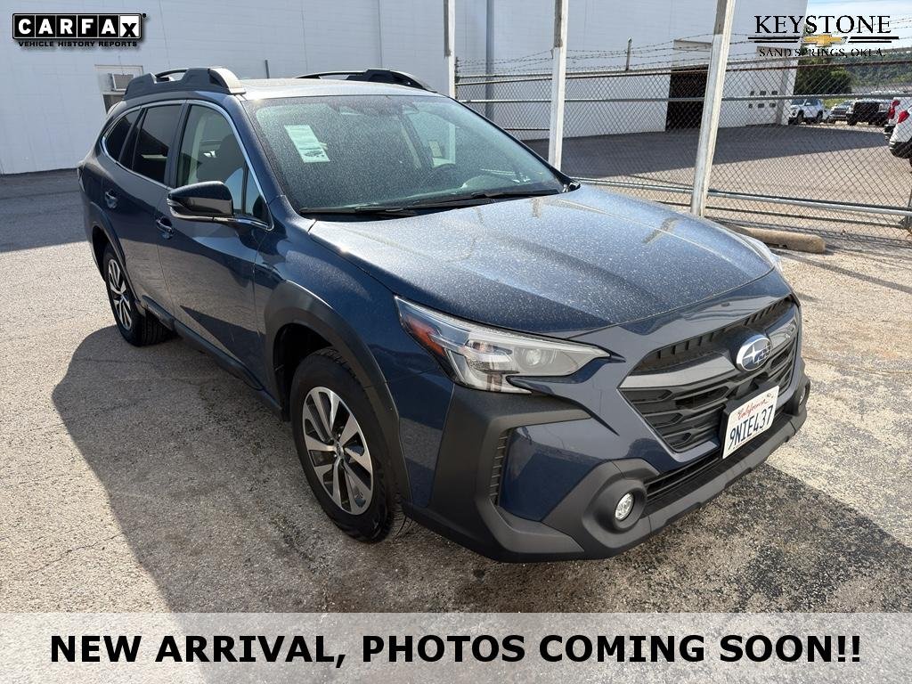 2025 Subaru Outback Premium's photo