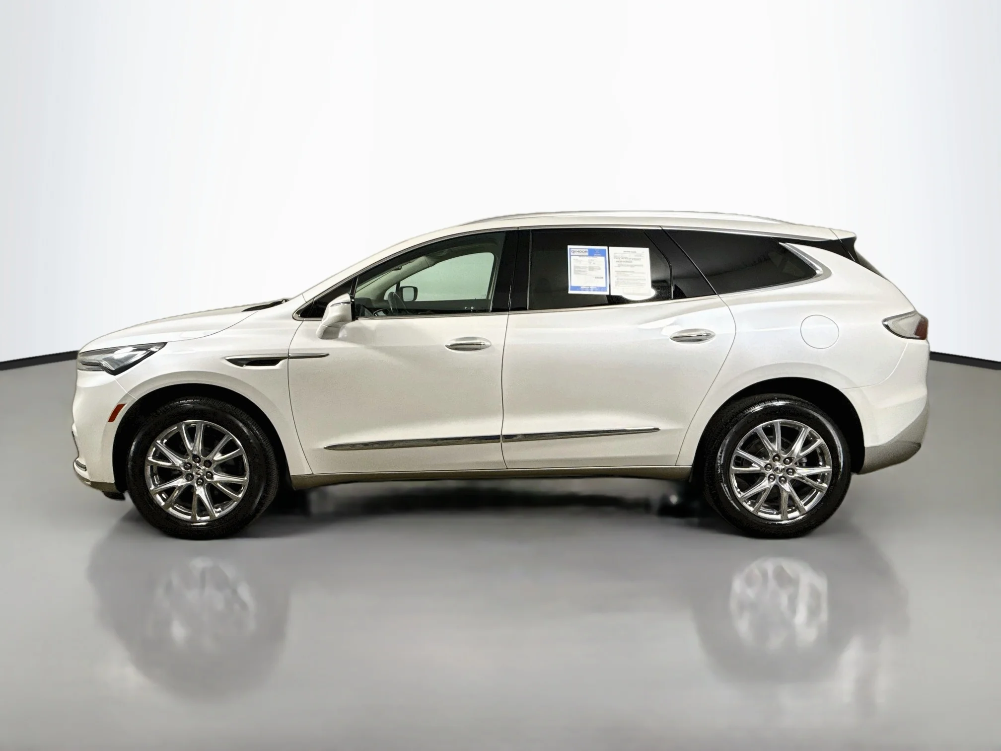 Used 2023 White Frost Tricoat Buick Essence image 4