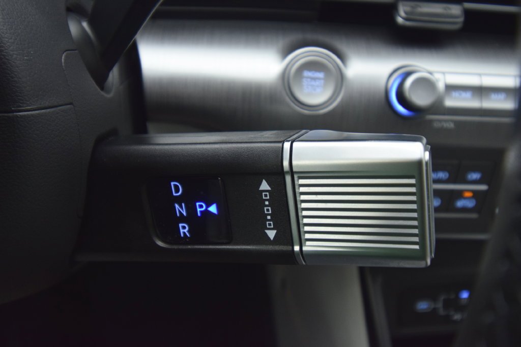 Used 2024 Neoteric Yellow Hyundai SEL image 19