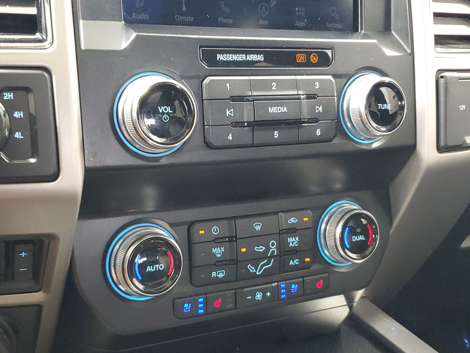 Used 2020 Black Ford Platinum image 25