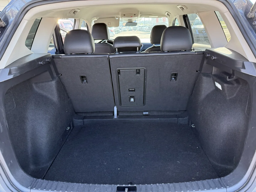 Used 2024 Gray Volkswagen SE image 8