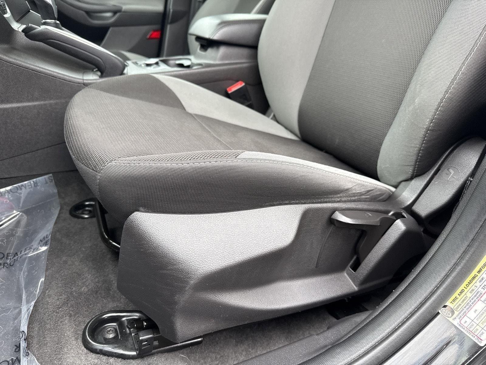 Used 2013 Tuxedo Black Metallic Ford SE image 18