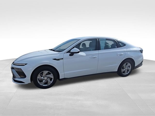 Certified Used 2025 White Hyundai SE image 4