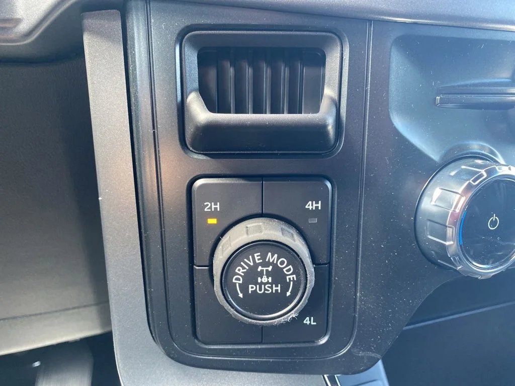 New 2026 Agate Black Metallic Ford XLT image 27