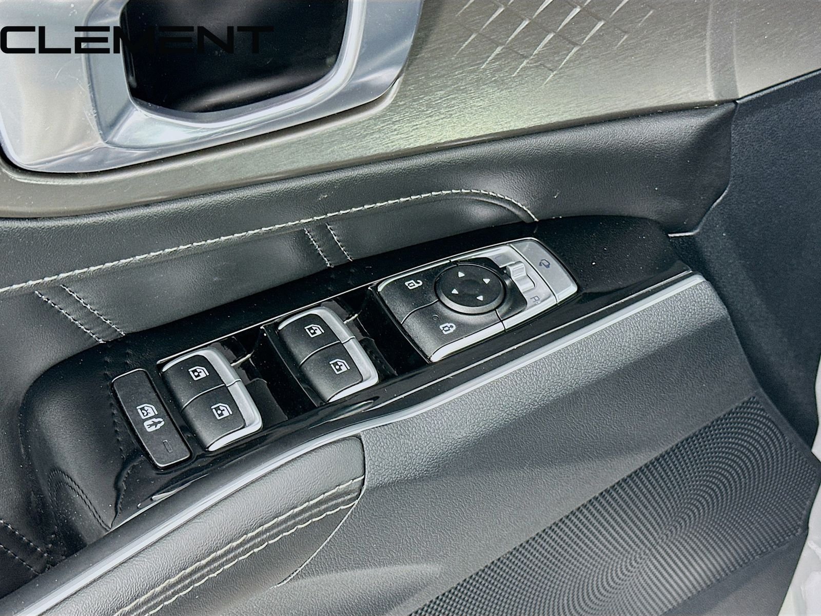 Used 2023 Gray Kia SX image 27