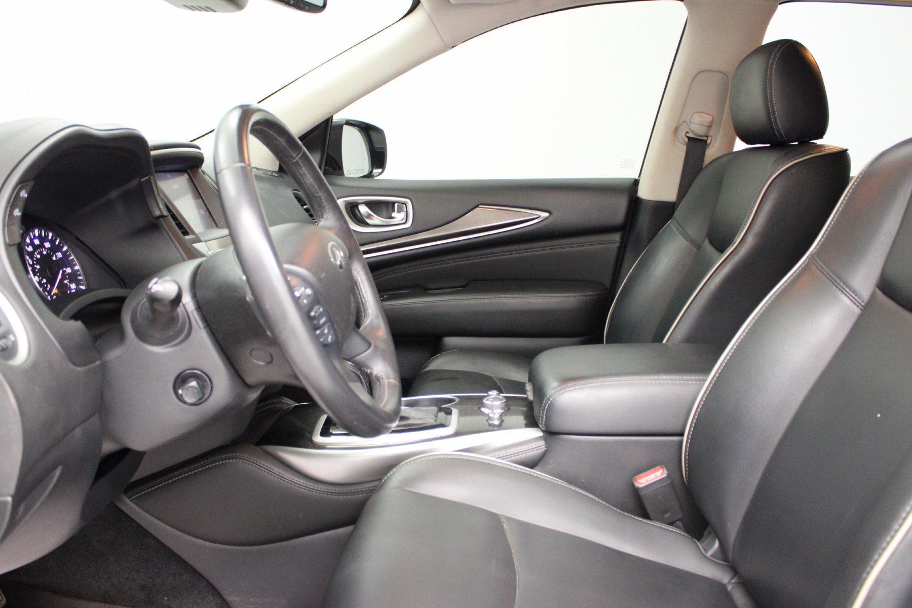 Used 2019 Majestic White INFINITI PURE image 16