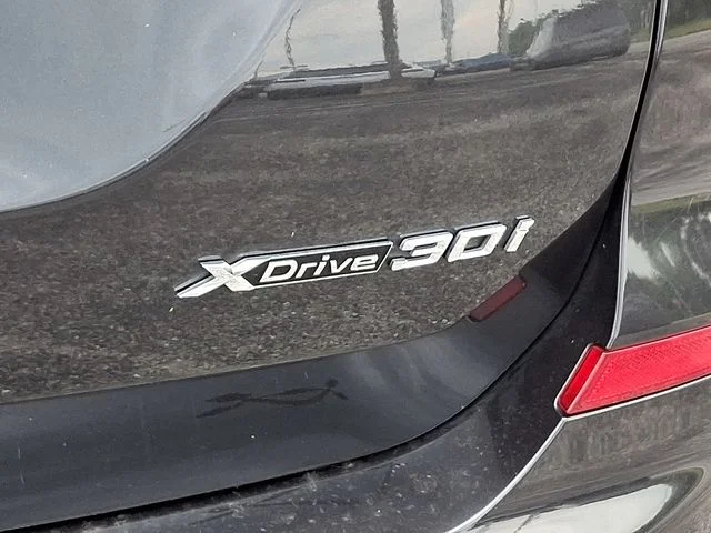 Used 2021 Gray BMW xDrive30i image 32