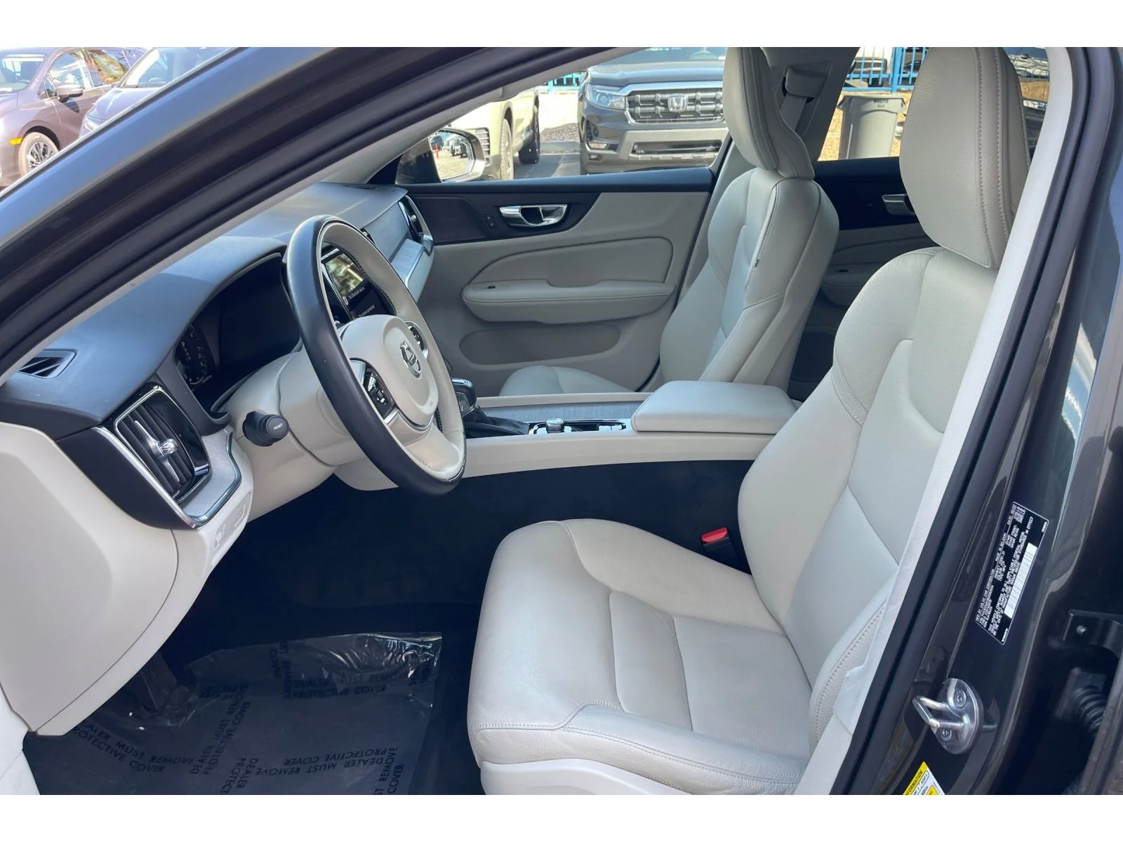 Used 2022 Pine Grey Metallic Volvo T5 image 10