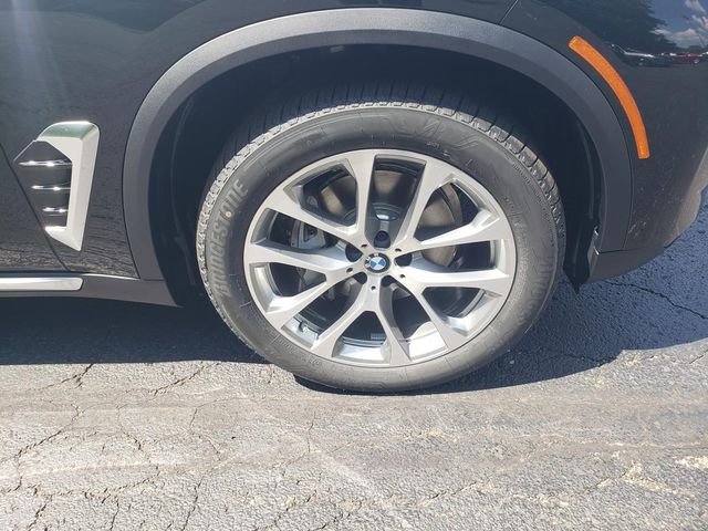 New 2026 Black Sapphire Metallic BMW xDrive40i image 27