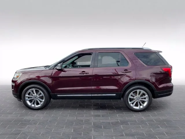 Used 2018 Burgundy Ford XLT image 4