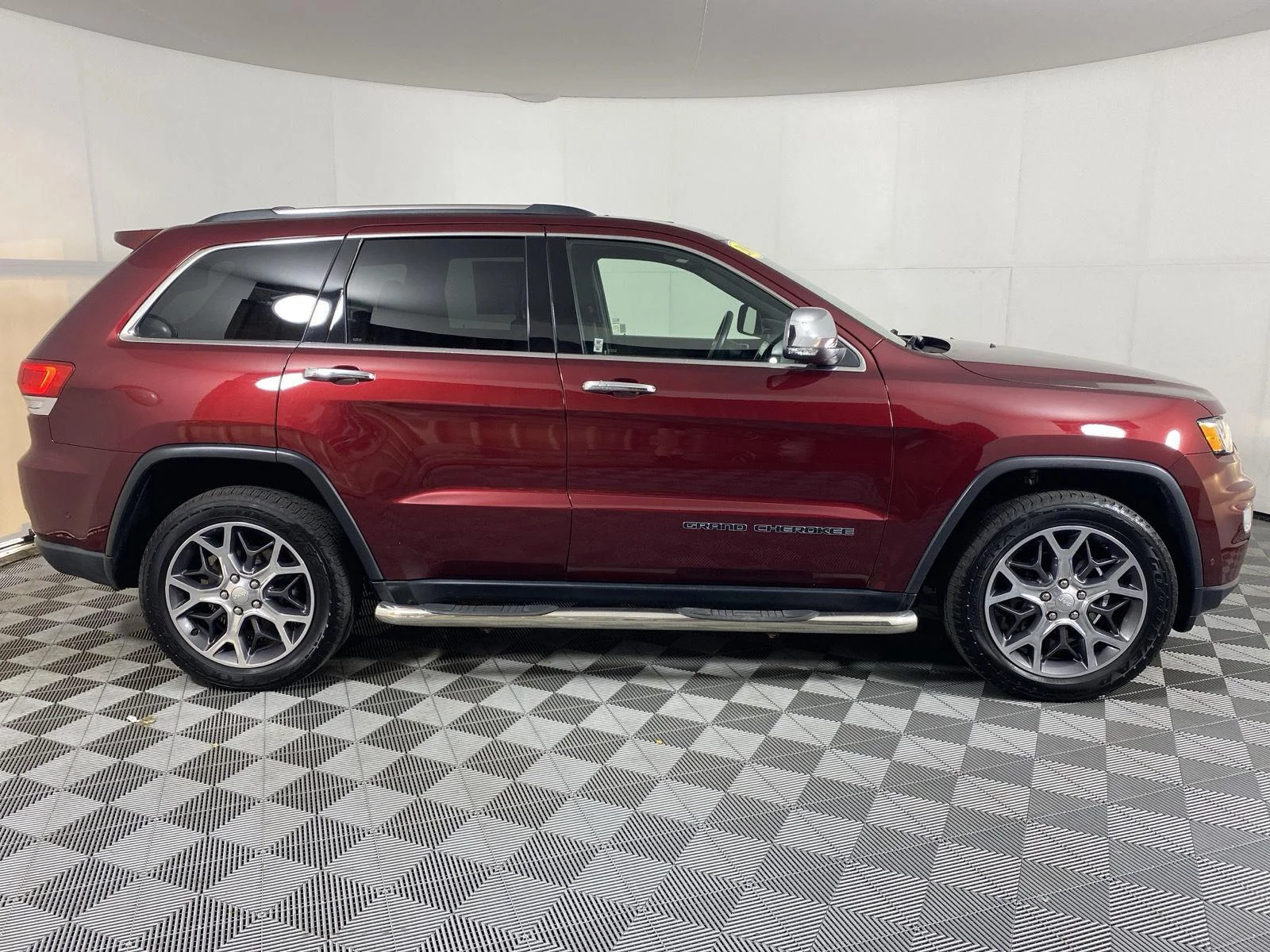 Used 2019 Velvet Red Pearlcoat Jeep Limited image 10